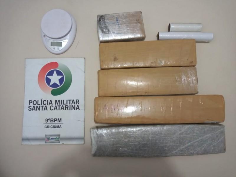 Polícia Militar apreende mais de cinco quilos de maconha em Criciúma 