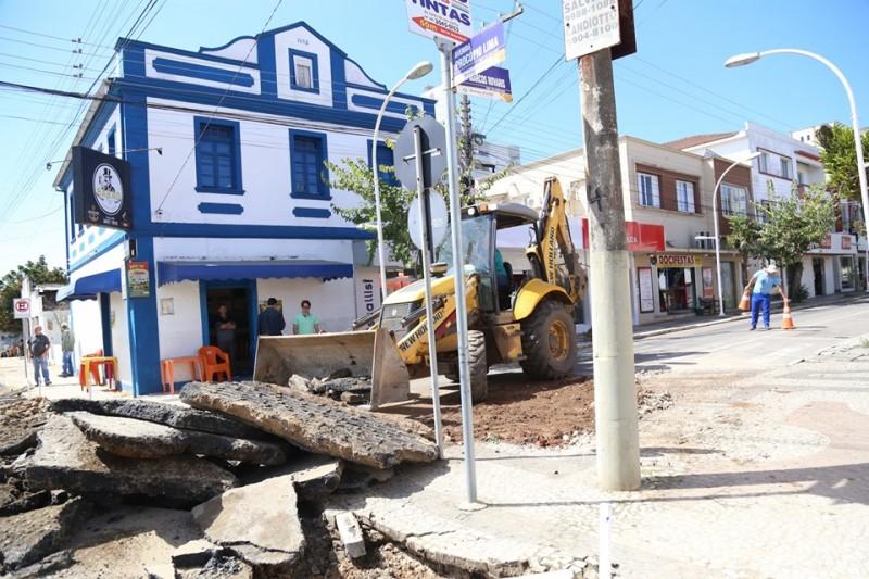 Içara: Iniciada obra de revitalização da rua Marcos Rovaris