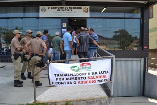 Tumulto em frente a cartório em Içara