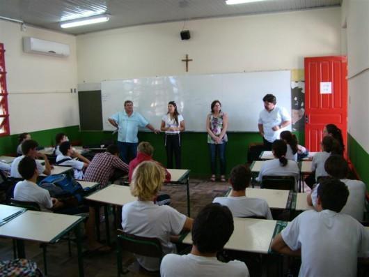 Cooperativa ajuda na escolha profissional de estudantes da região