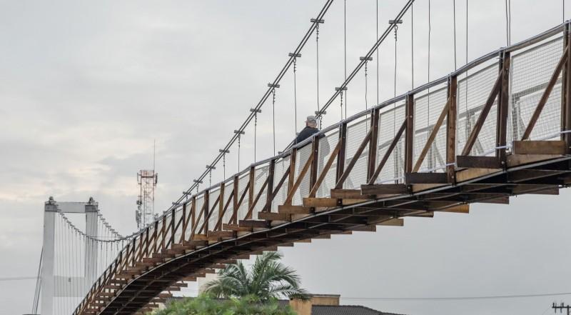 Liberada a passagem na Ponte Pênsil entre Passo de Torres e Torres 