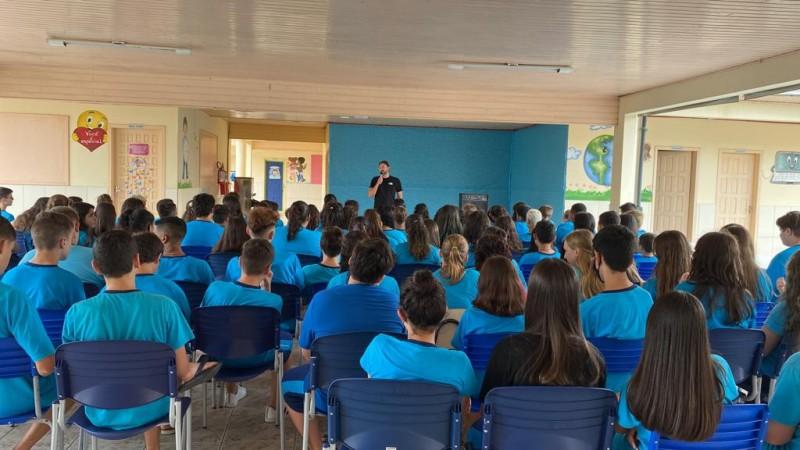 Alunos de Morro da Fumaça aprendem sobre empreendedorismo em sala de aula