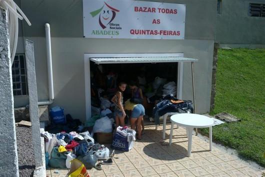 Bazar solidário da Abadeus volta a funcionar