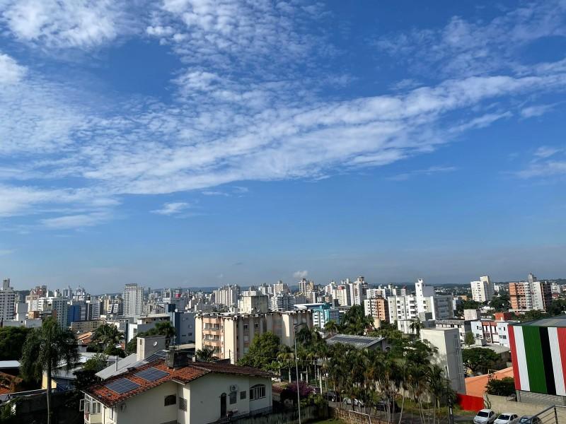 Primeira semana de abril será com sol, chuva e temperaturas elevadas na região carbonífera