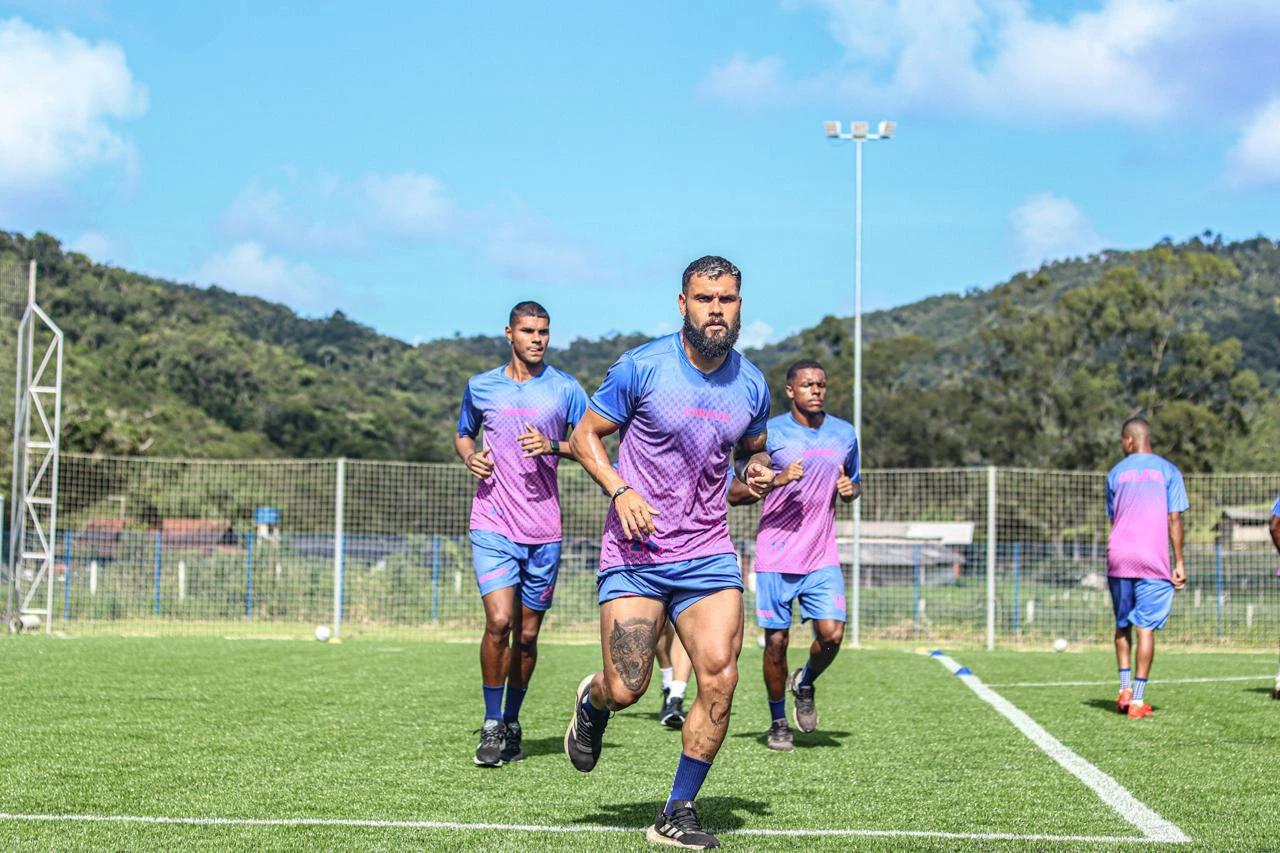 Com foco no Brusque, Caravaggio realiza treino no CT do Barra