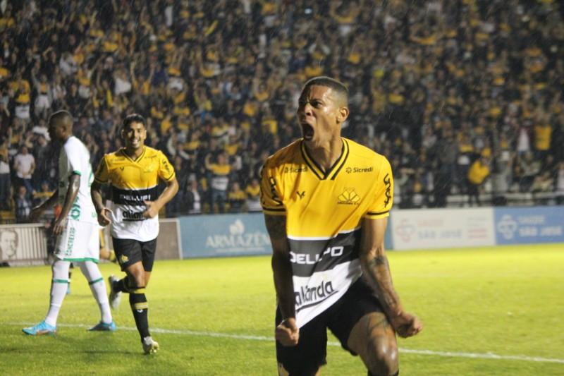 Com gols de Hygor e Fellipe Mateus Criciúma derrota a Chapecoense por 2 a 0