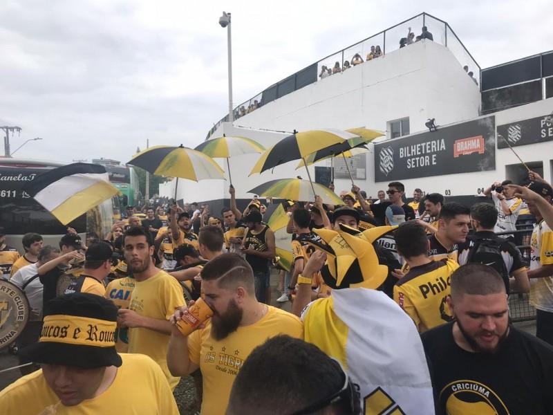 Torcida do Criciúma prepara recepção especial para a partida contra o São Bento 
