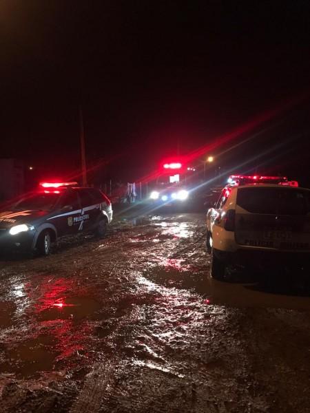 Homem é encontrado morto com ferimentos de arma de fogo em Passo de Torres 