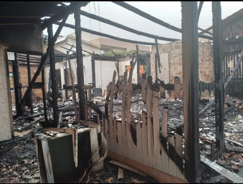 Após residência ser destruída por incêndio, família de Braço do Norte lança rifa