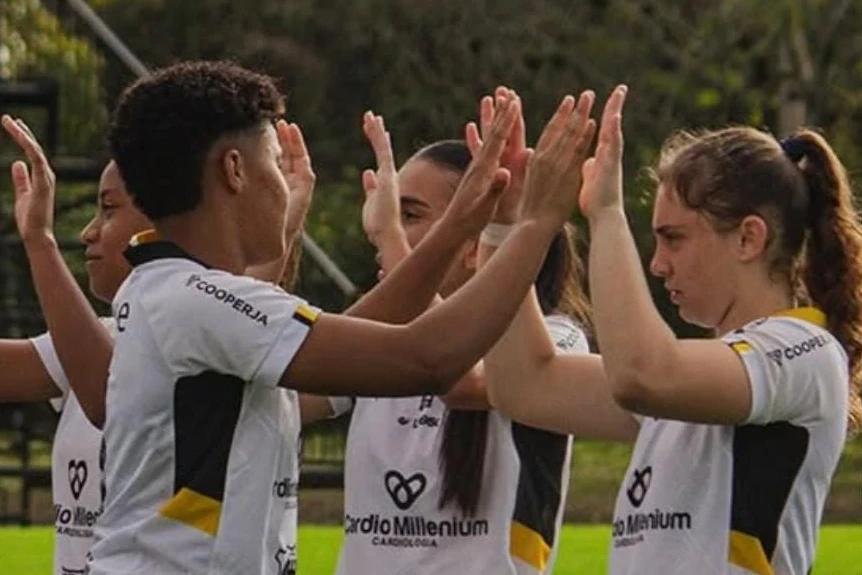 Quartas de final: Meninas Carvoeiras estreiam na segunda fase com derrota