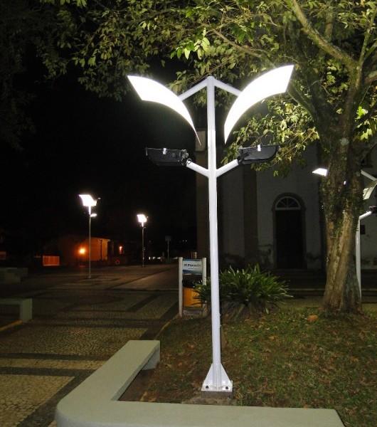 Praça da Matriz São Donato recebe nova iluminação, em Içara