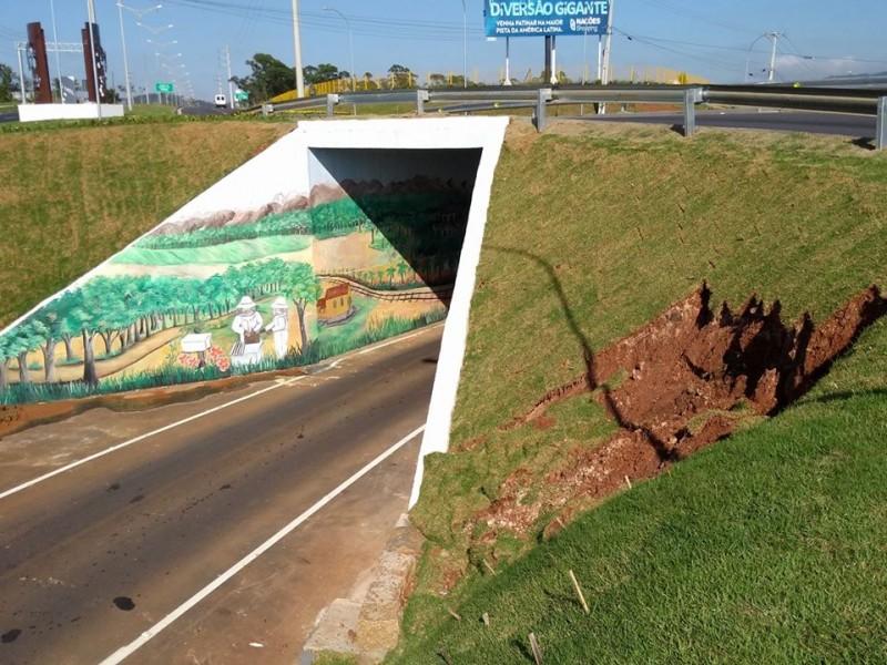 Prefeitura monitora deslizamento no túnel do PV