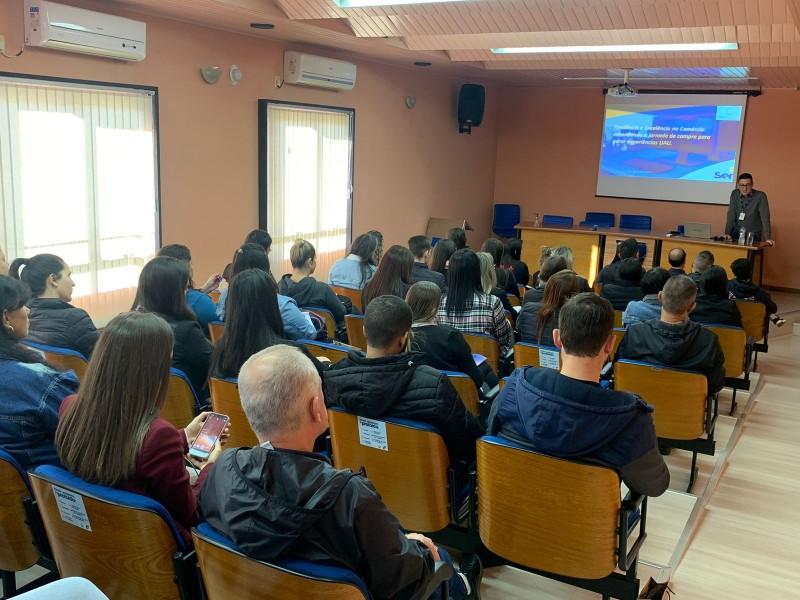 Experiência do consumidor e jornada de compra atraem lojistas à sede da CDL