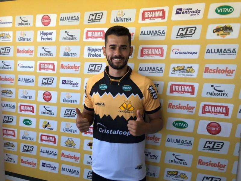 Edinan quer cair nas graças do torcedor