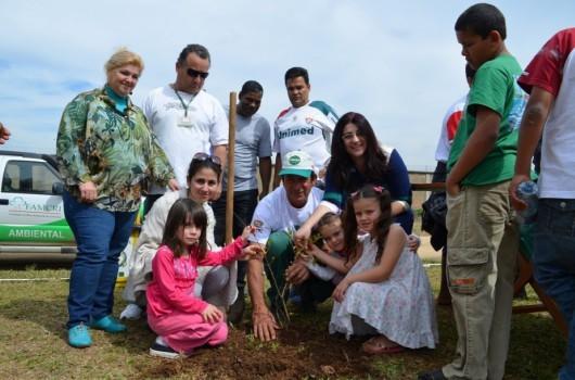 Abadeus realiza ação comunitária em prol de praça no bairro Cristo Redentor