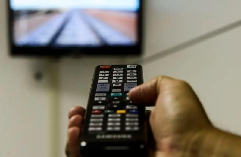 Presença de TV diminui e 42,1% dos lares com o aparelho têm streaming