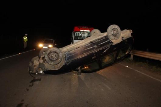 Motorista perde controle da direção e capota veículo na SC-390, em Guatá