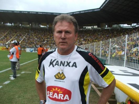 Criciúma demite Édson Gaúcho