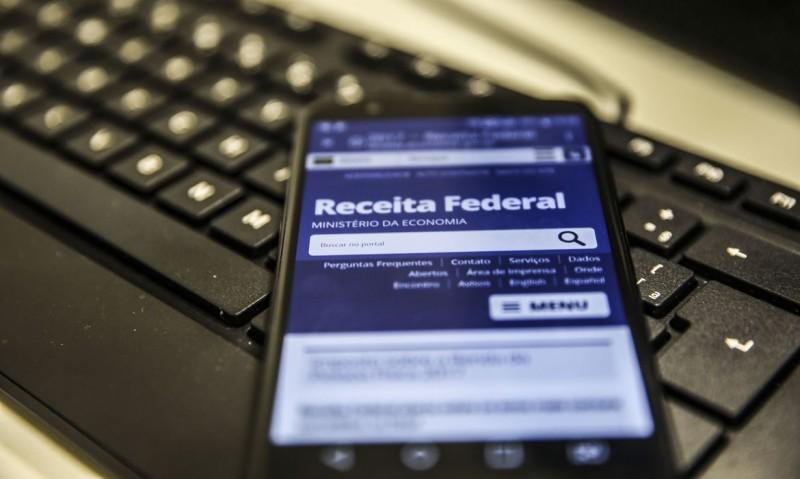 Paulo Guedes anuncia que faixa de isenção do IR passará para R$ 2,5 mil