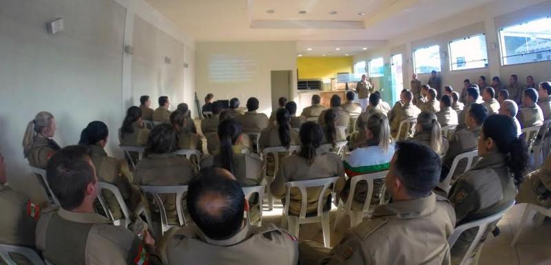 Saúde física e mental dos policiais militares é tema de palestras