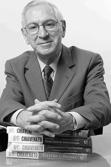 Professor Idalberto Chiavenato faz palestra em Criciúma