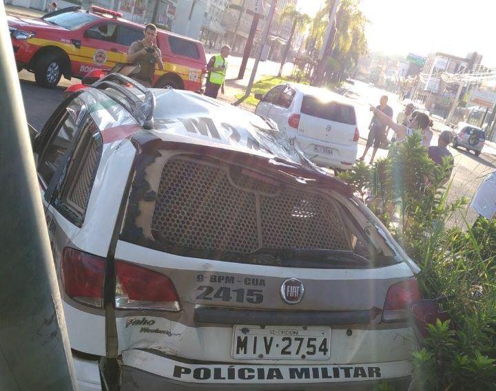 Viatura da PM fica destruída em colisão na Centenário