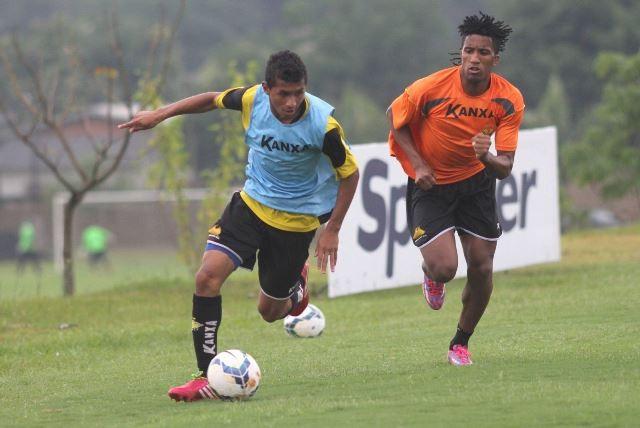 Garoto da base é a novidade entre os relacionados para encarar o Grêmio