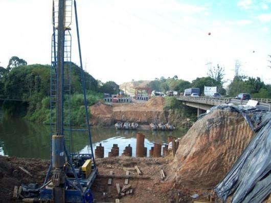 Ponte sobre o rio Capivari tem primeira etapa concluída