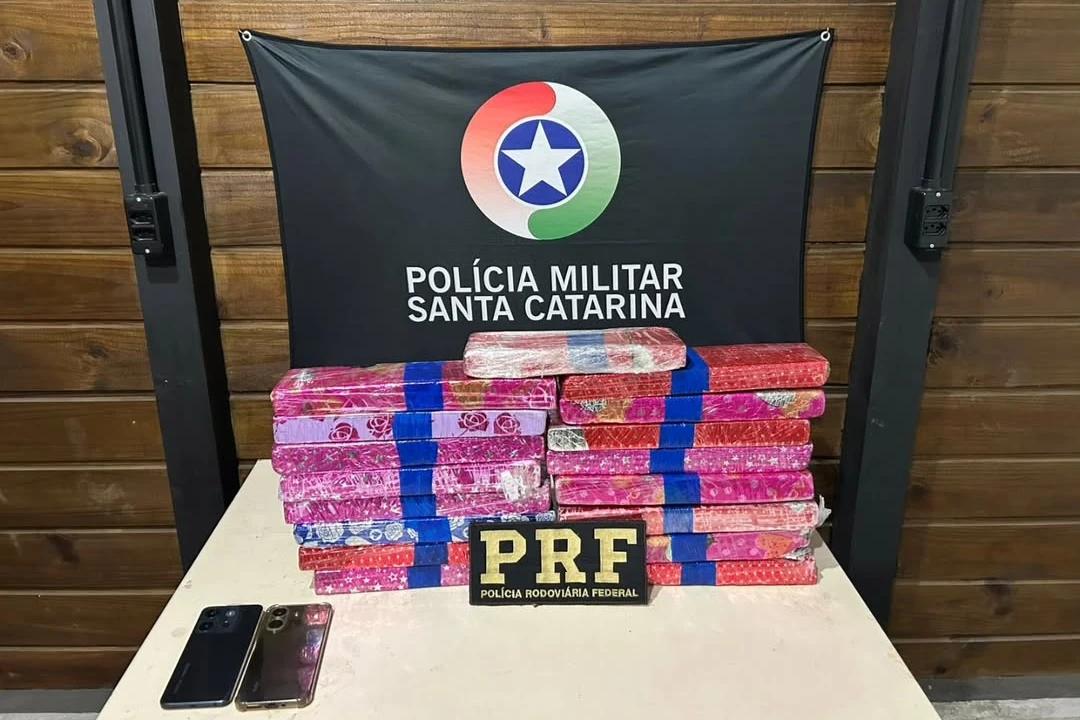 Dupla é flagrada transportando mais de 15 quilos de maconha na BR-101