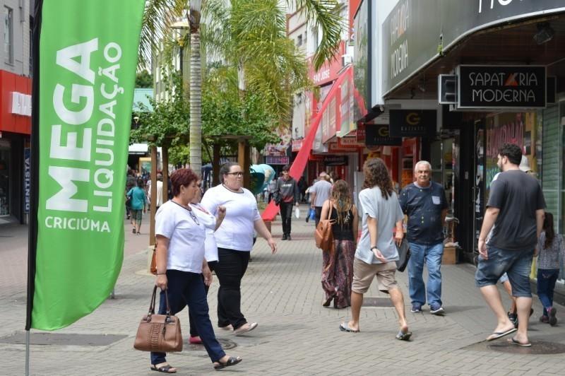 Criciúma: ações diversas durante Sábado Mais movimentam comércio na véspera do Dia dos Pais
