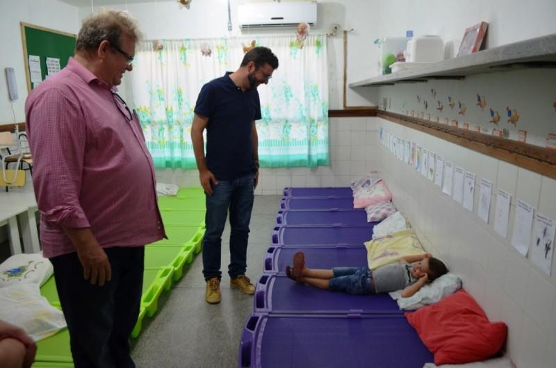 Governo de Siderópolis entrega mais 70 camas empilháveis para escola