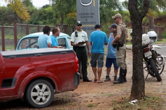 PM auxilia Guarda Municipal em estágio de blitz
