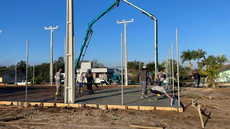 Obras de construção da praça do Fiorita seguem a todo vapor em Siderópolis