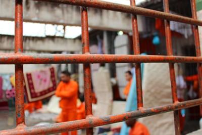 Detentos de Araranguá são levados para Tubarão