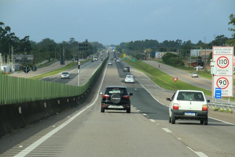 Mais de 200 mil veículos devem utilizar a BR-101 até segunda-feira
