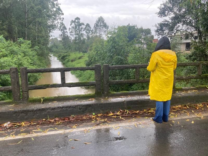 Defesa Civil de Içara nas ruas monitorando a chuva