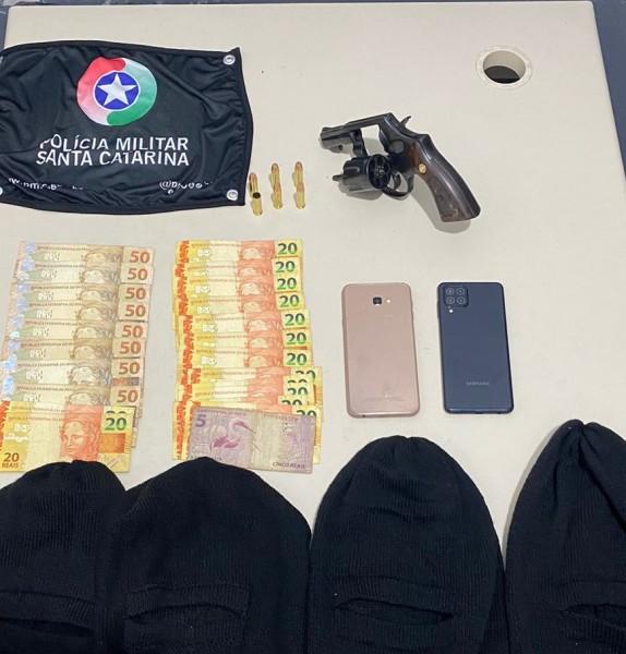 Tentativa de roubo em Criciúma termina com quatro detidos e revólver apreendido