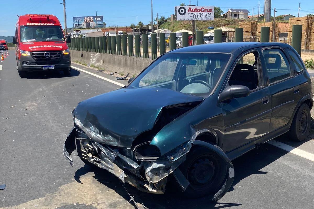 Motorista e passageiro ficam feridos em acidente na BR-101