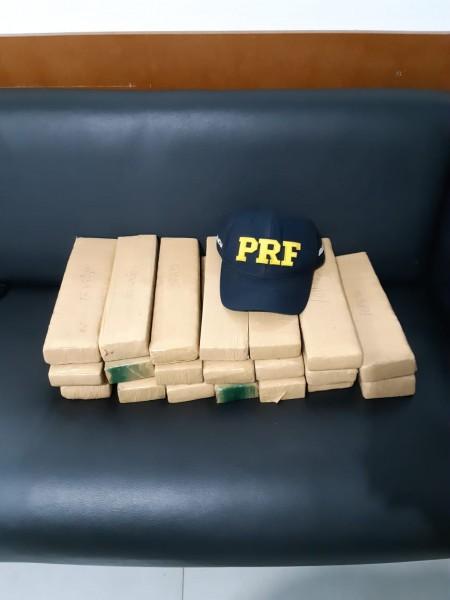 Após quase 100 km de perseguição, PRF apreende 20 kg de maconha na BR-101