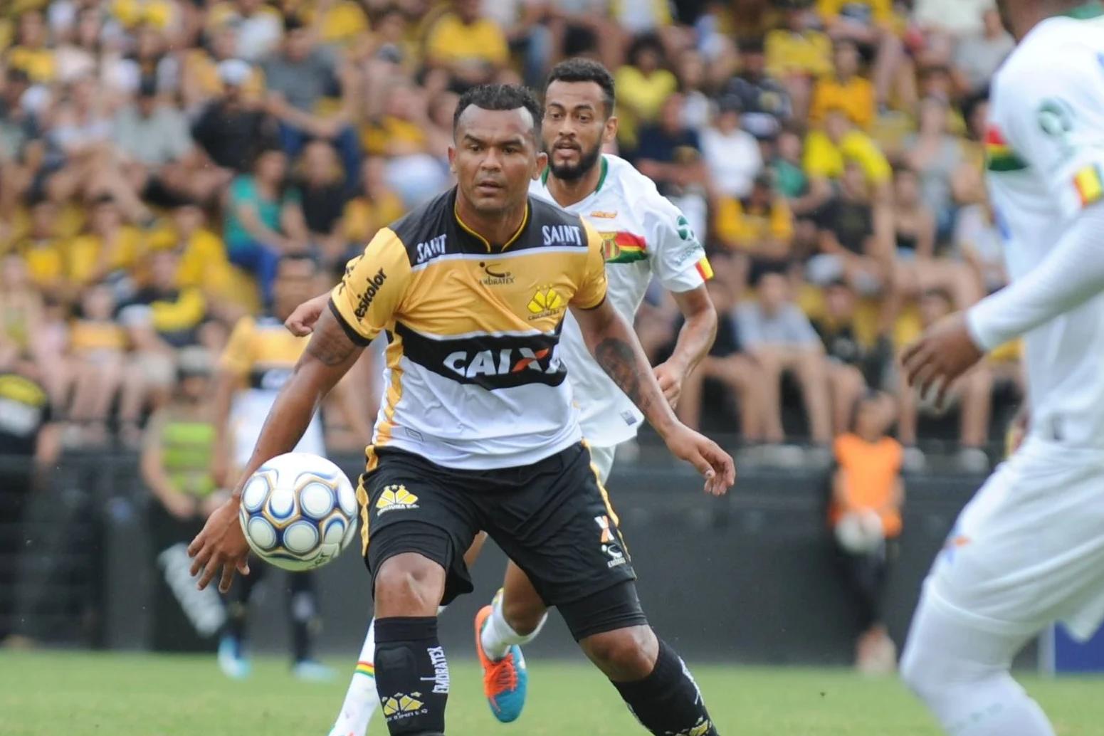 Áudio: ‘Vou ficar dividido’, afirma Zé Carlos sobre duelo entre CRB e Criciúma