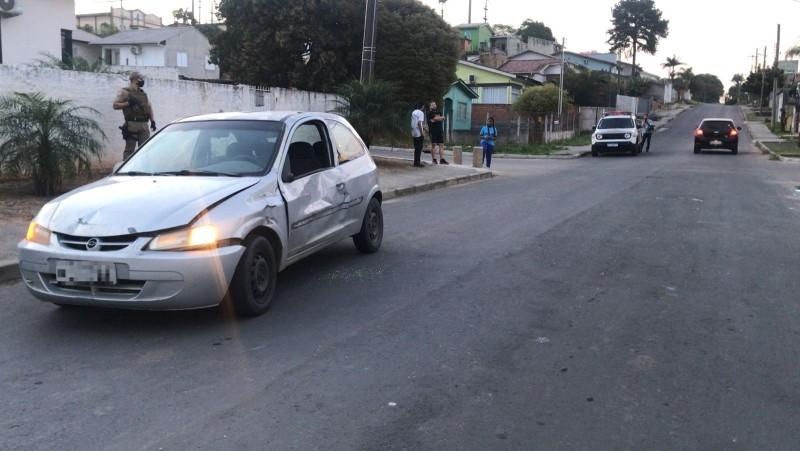 Acidente entre carro e bicicleta deixa duas crianças feridas no bairro Ana Maria