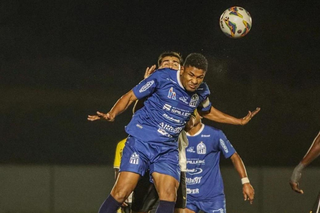 ‘É uma fatalidade o que aconteceu’, aponta capitão do Azulão sobre gol anulado