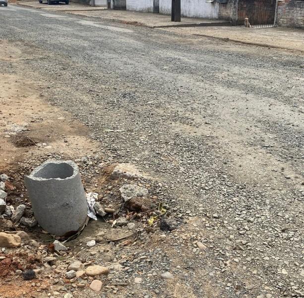 Rua da Paz: estrada com buracos no bairro Nova Esperança traz problemas e reclamações