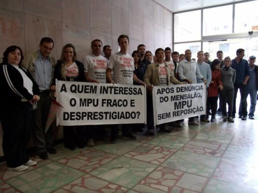Segue a mobilização dos servidores públicos federais