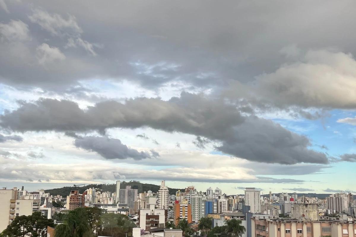 Terça-feira será de chuvas e aumento na temperatura em Criciúma
