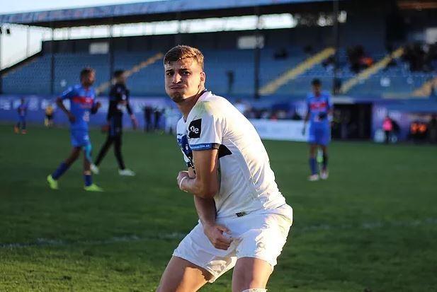 Em cinco jogos, atacante Eduardo Tanque marca três gols e é vice-artilheiro da Copa Santa Catarina