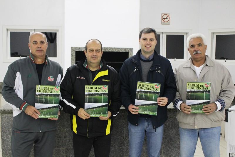 Campeonatos de futebol do Mampituba contam com álbum de figurinhas