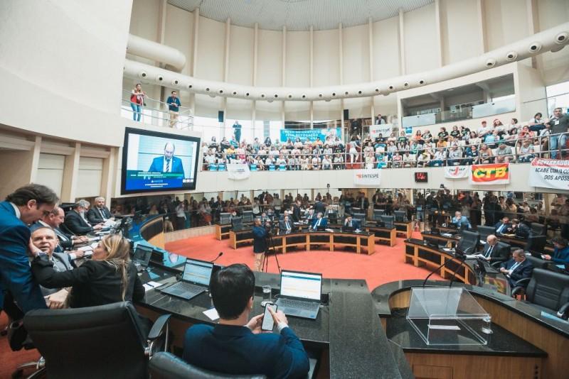 Pelo Estado 21/12: Aprovada mudanças na Previdência Estadual