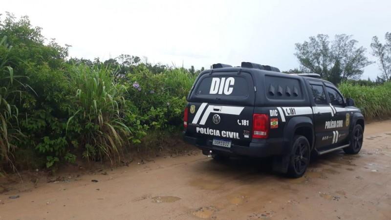 DIC de Laguna localiza corpo de homem que estava desaparecido e prende cinco pessoas