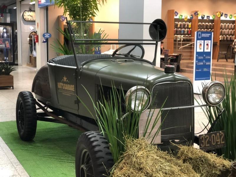 Exposição de antiguidades permanece até sábado no Shopping Della